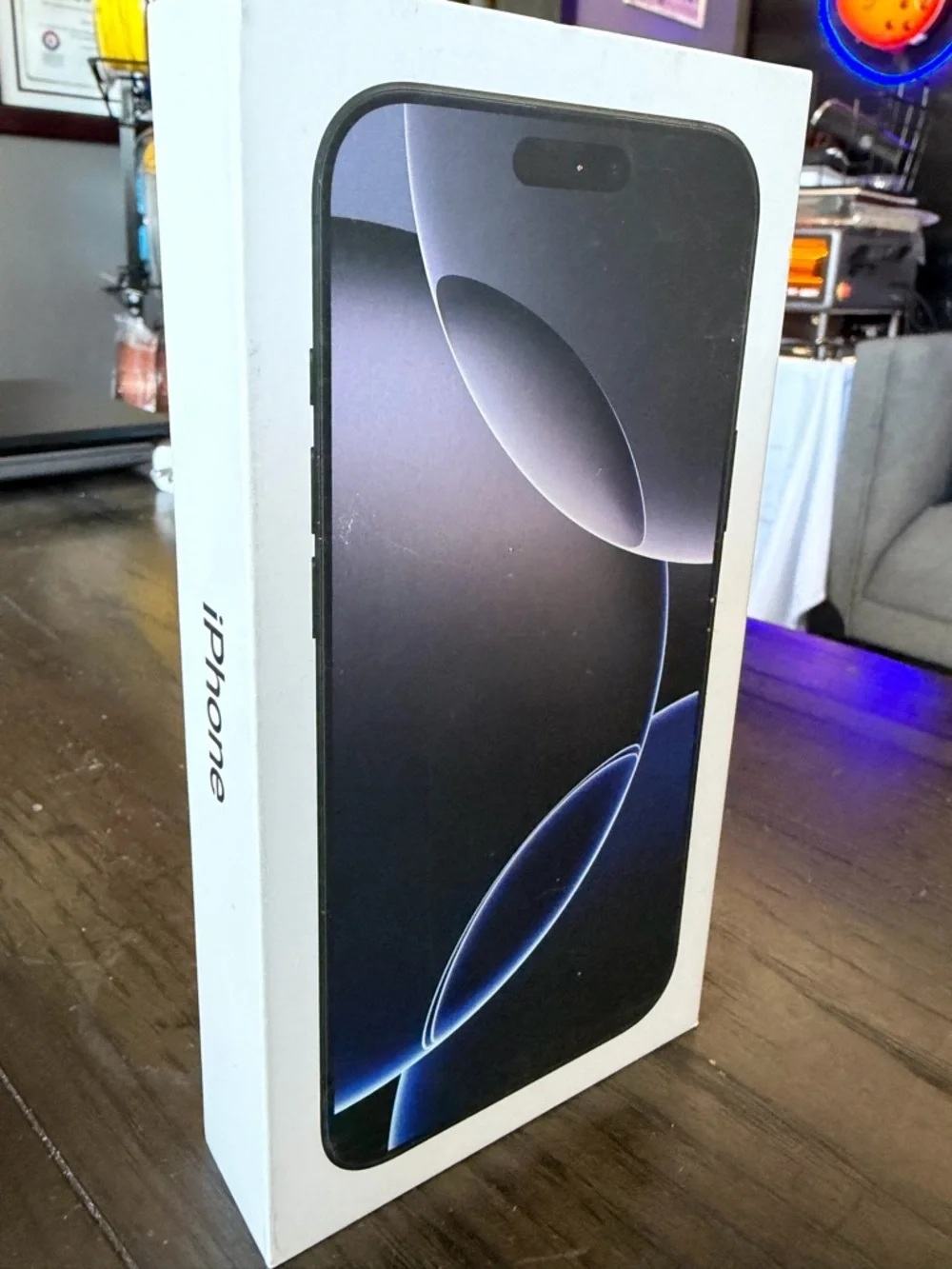 Apple iPhone 16 Pro Max - Black Titanium - 256 GB Retail Box